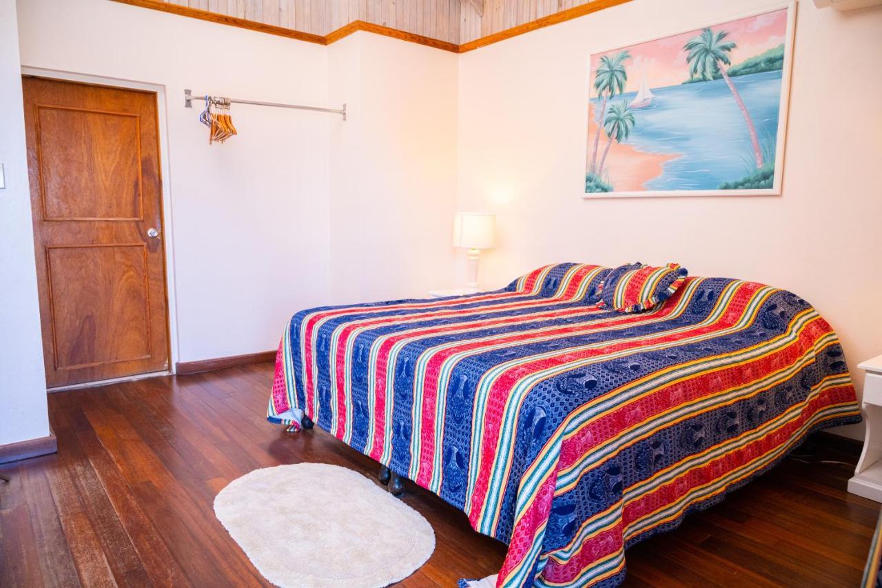 Shields Negril Villas Buitenkant foto