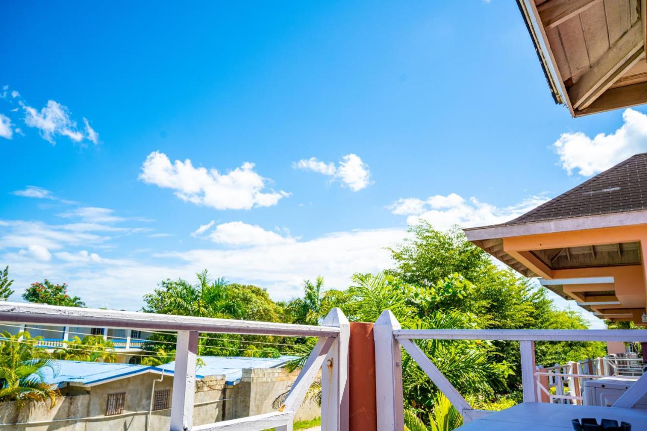 Shields Negril Villas Buitenkant foto