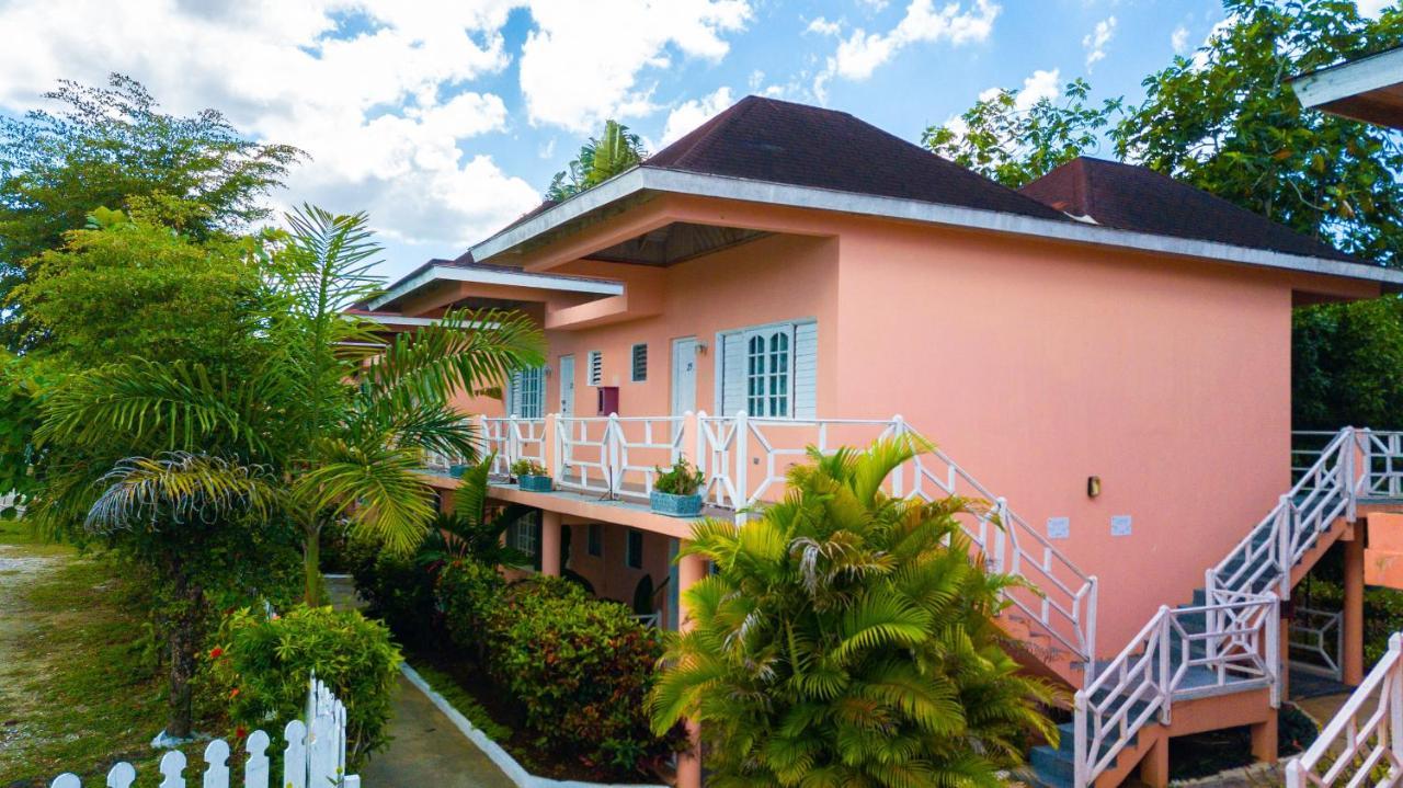 Shields Negril Villas Buitenkant foto