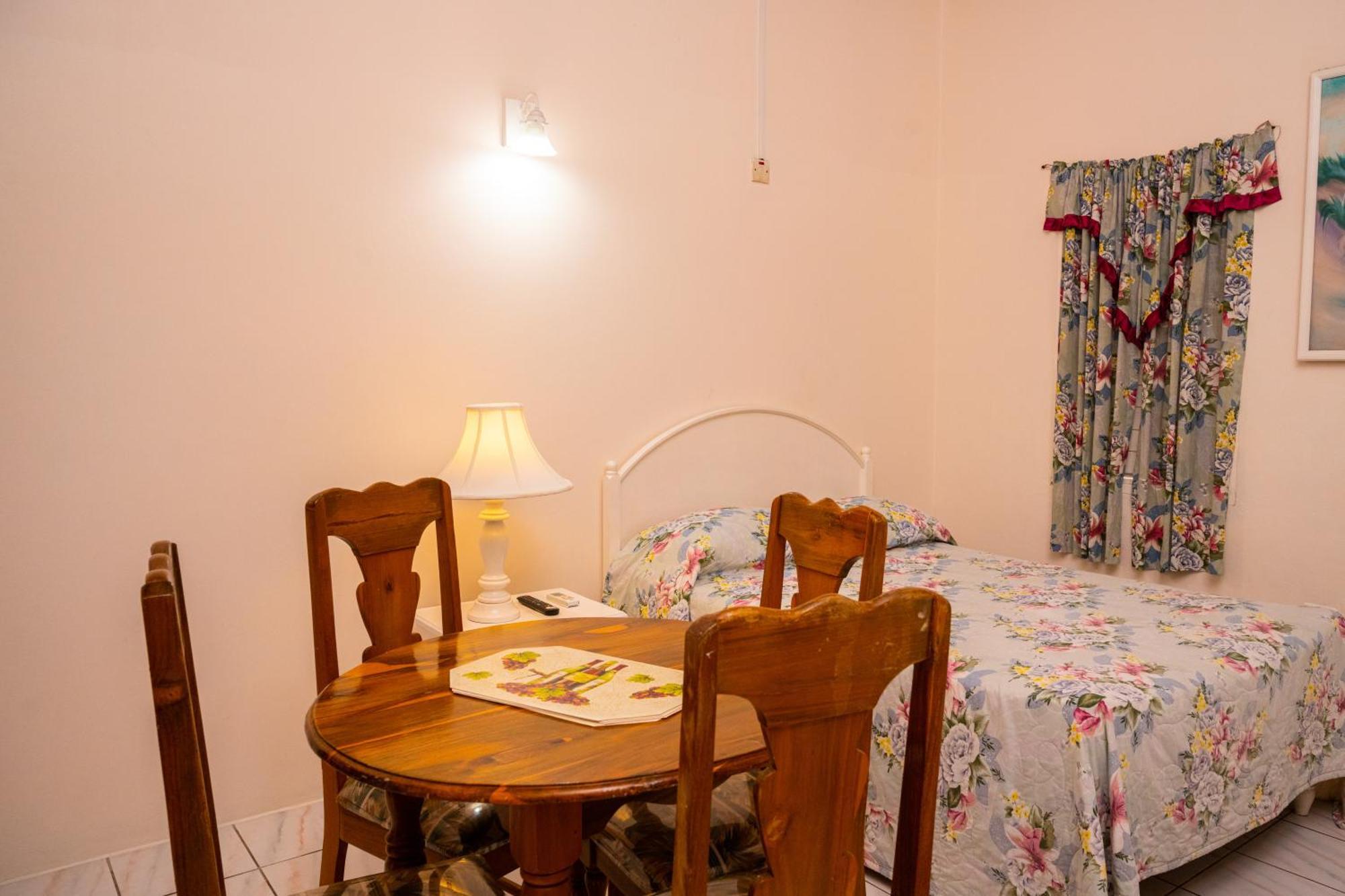 Shields Negril Villas Kamer foto