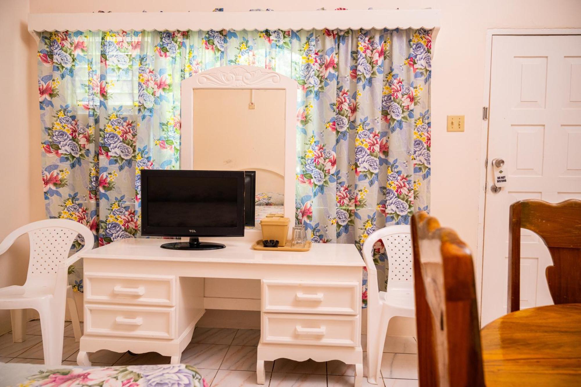 Shields Negril Villas Kamer foto
